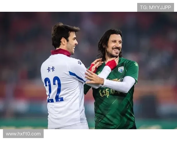 足球球星恩怨：经典对决与赛场外的复杂关系