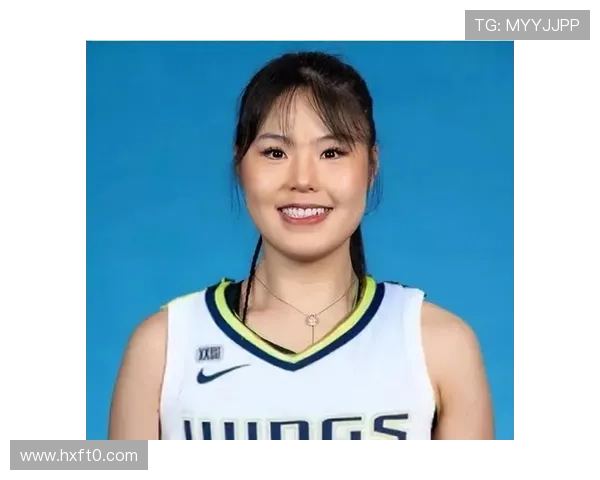 李月汝训练完直接拎爱马仕去吃夜宵？